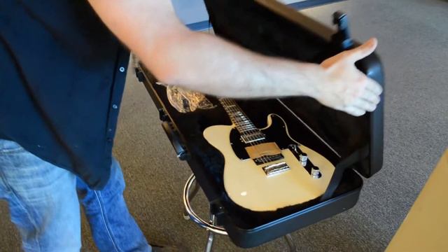 Unboxing a Fender 2015 LE Series American Telecaster смотреть онлайн