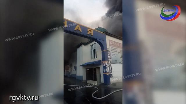 Накануне в Махачкале загорелся рынок на Аметхана Султана смотреть онлайн