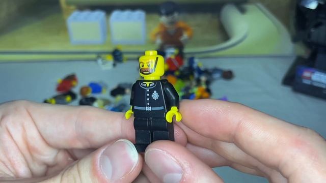 $100 LEGO Minifigure Mystery Box! (RARE Vintage Finds) смотреть онлайн