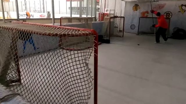Тренировка бросков по хоккею на сухом льду 2016 hockey training shots Mikhalchuk Vladislav смотреть онлайн