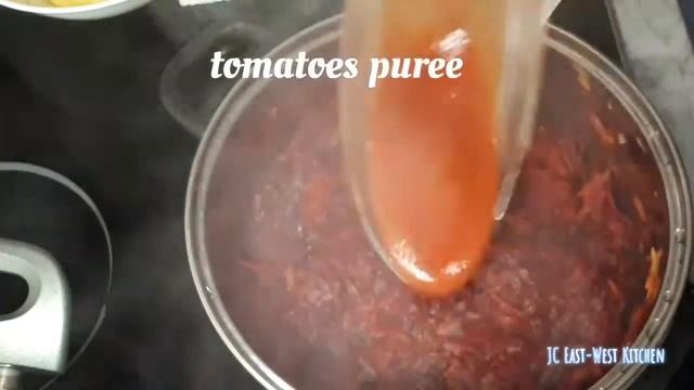 Beetroot Soup With Turkey/Rote-Bete-Suppe Mit Truthahn