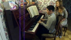 Уроки фортепиано. Эльдар Урок №1  06.03.2014 Разбор нового текста. А.Гедике Сонатина.C dur.