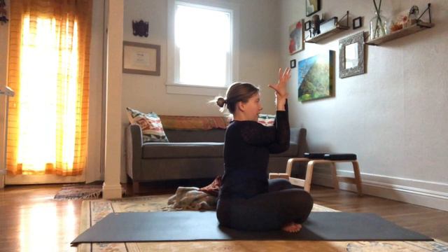 30 min yoga class for neck, shoulders, upper back смотреть онлайн