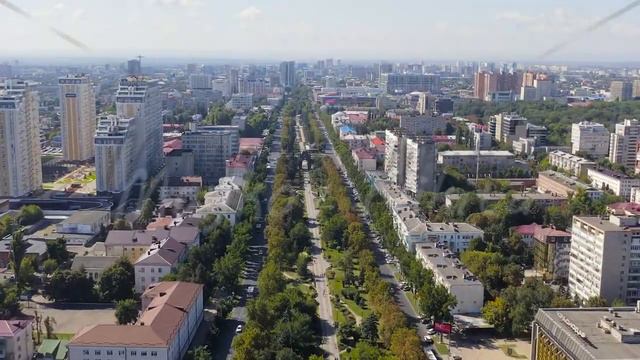 Krasnodar, Russia, Square on Krasnaya street. Flight over the city in summer, Aerial View Hyperlaps смотреть онлайн