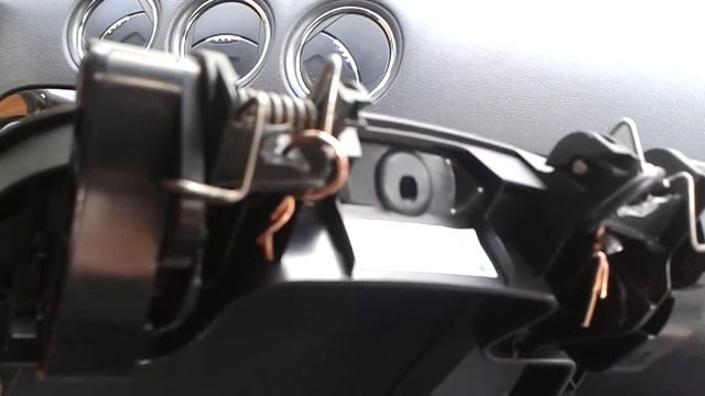 Ford Galaxy 2008 felső tároló ajtó javítása смотреть онлайн