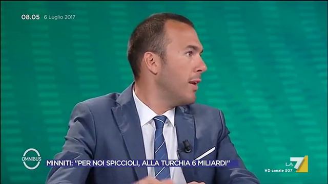 Migranti, Di Stefano (M5S): Minniti ha fatto un'ottima interpretazione teatrale смотреть онлайн