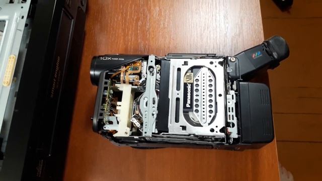 Кассета - адаптер VHS-C -- VHS.