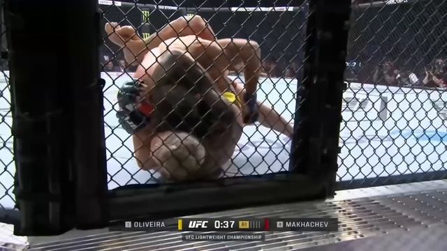 Ислам Махачев vs Чарльз Оливейра: Полный бой смотреть онлайн