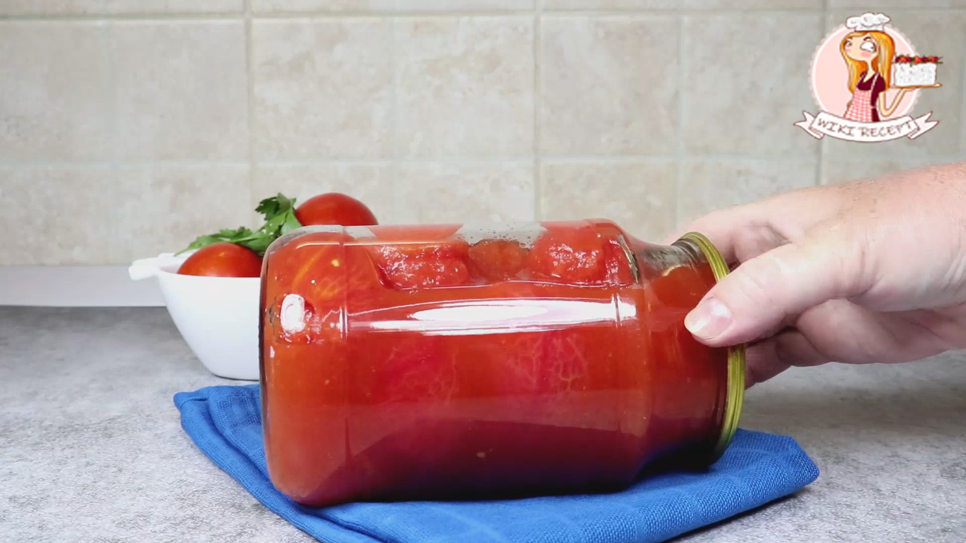 ПОМИДОРЫ в СОБСТВЕННОМ СОКУ на ЗИМУ: два рецепта смотреть онлайн