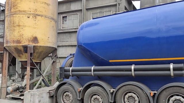 закачка цемента из цементовоза в силос