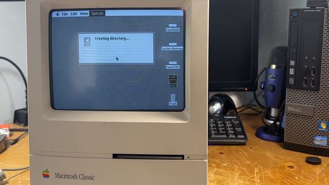Macintosh Classic floppy drive update. смотреть онлайн