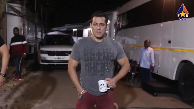 Salman Khan Feasts on Rajasthani Spread Digs into Dal Bati Churma with Brother Arbaaz Khan смотреть онлайн