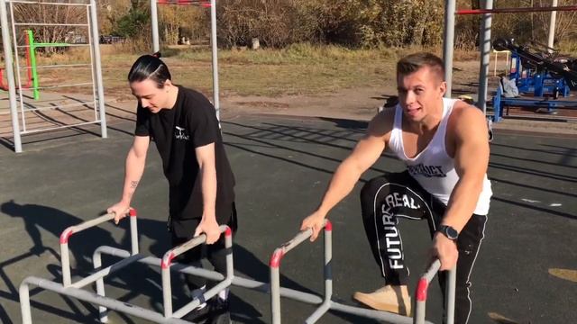КАК ТРЕНИРОВАТЬСЯ НА УЛИЦЕ? ОБЗОР СПОРТИВНОЙ ПЛОЩАДКИ смотреть онлайн