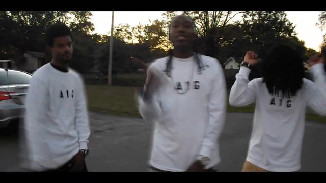 Miggie Jay "Bugatti" [OFFICIAL MUSIC VIDEO] смотреть онлайн