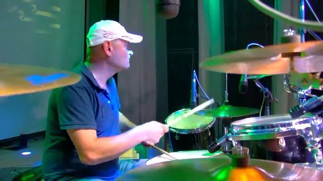 "Забытую песню несет ветерок" смотреть онлайн