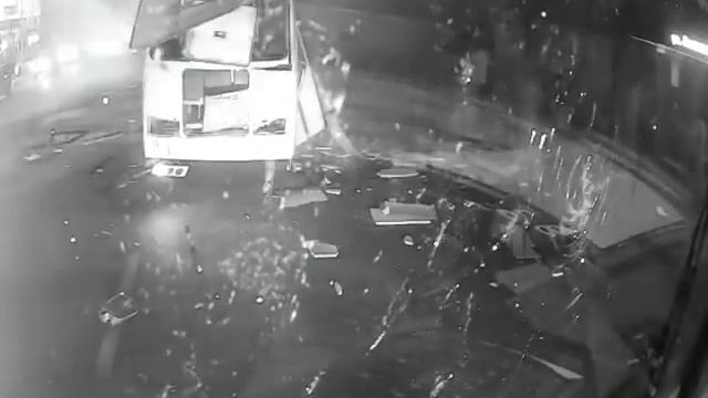 ВИДЕО ВЗРЫВА АВТОБУСА В ВОРОНЕЖЕ смотреть онлайн