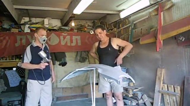 Первый раз человек держит краскопульт в руках смотреть онлайн