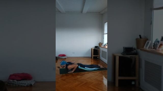 Практика YogaFlow System и йога-нидра с Константином Харьковским смотреть онлайн