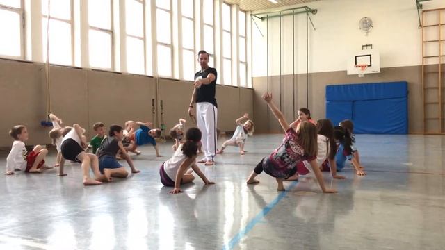 Bewegte Schule - Capoeira - Online Kurs - Kinderspiele #moveyourlife смотреть онлайн