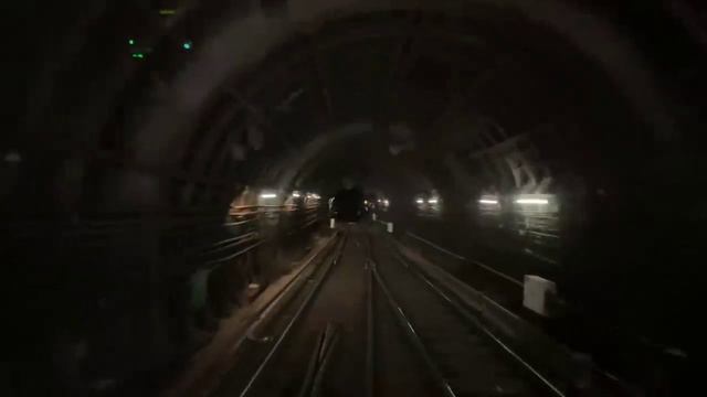 Работа машиниста метро.