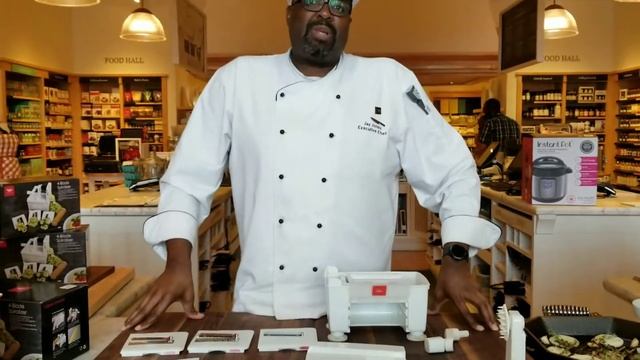 Williams-Sonoma Highland Village Unboxing Paderno 4 Blade Spirallizer. смотреть онлайн