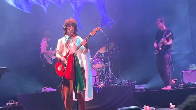 Cavetown (Live CDMX 2023) - Boys Will Be Bugs + Devil Town смотреть онлайн