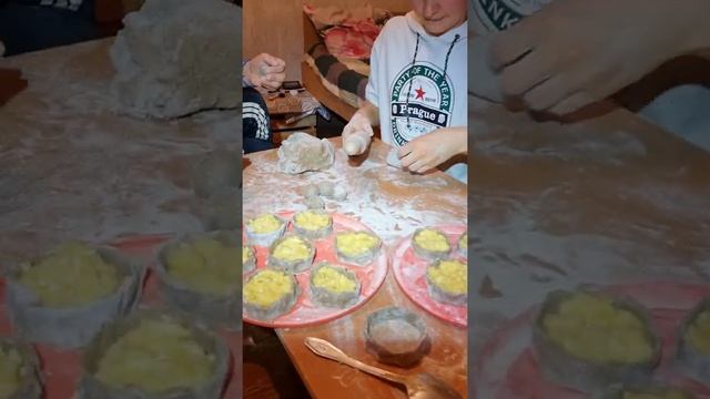 Национальная удмуртская кухня в Абхазии. Приготовление перепеч в печи смотреть онлайн