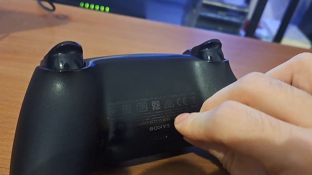 PS5 DualSense TouchPad Glitch/Bug. Stuck in center when you press. смотреть онлайн