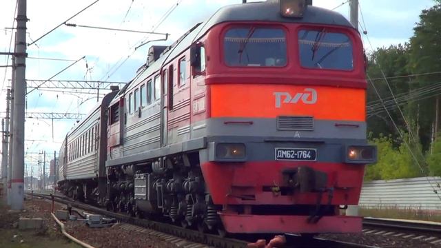 [Эксклюзив!] Тепловоз ДМ62-1764 с пустым пассажирским поездом смотреть онлайн