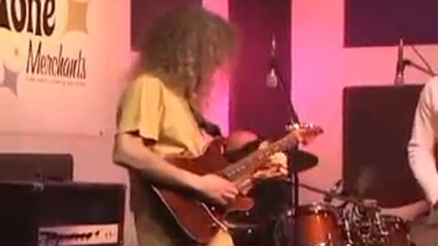 Guthrie Govan - Fusion Solo смотреть онлайн