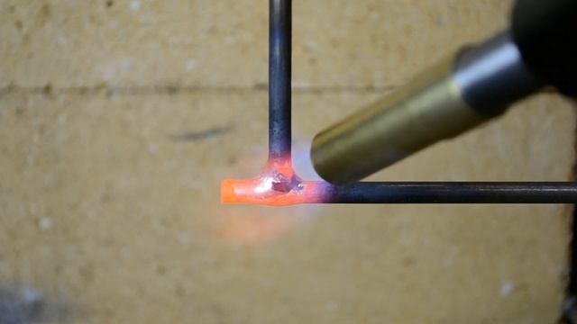 Пайка стали латунью, МАПП газом.( с субтитрами) смотреть онлайн