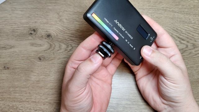 ОБЗОР Andoer W140 RGB спустя 1,5 года ► лучший портативный светодиодный накамерный свет? смотреть онлайн