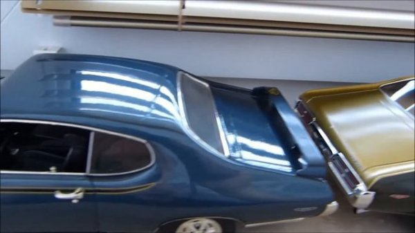 1:18 1969 Pontiac GTO MotorMax vs. Auto World Comparison