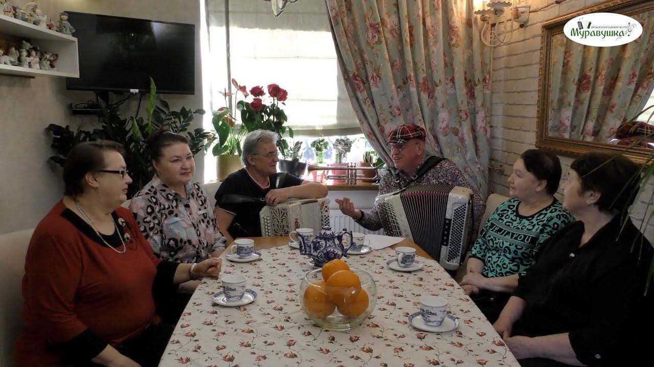 В ГОСТЯХ У ВАЛЕРИЯ БОЛОТОВА АНСАМБЛЬ НАРОДНОЙ ПЕСНИ "БАБЬЕ ЛЕТО" ВЕДУЩИЙ ПРОГРАММЫ ЮРИЙ КАЧНОВ! смотреть онлайн