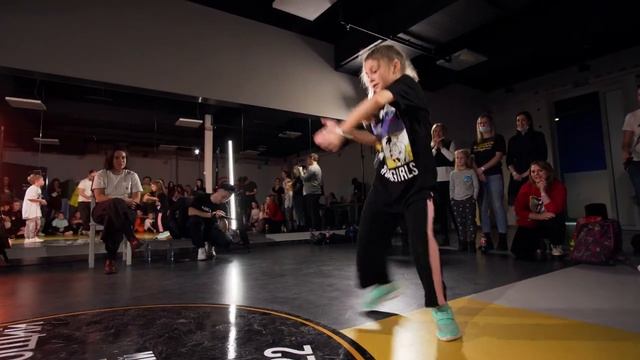ТАНЦУЮЩИЙ ГОРОД 22- HIP HOP KIDS BATTLE - Хизуненко Лиза vs VladiSlav - Final смотреть онлайн