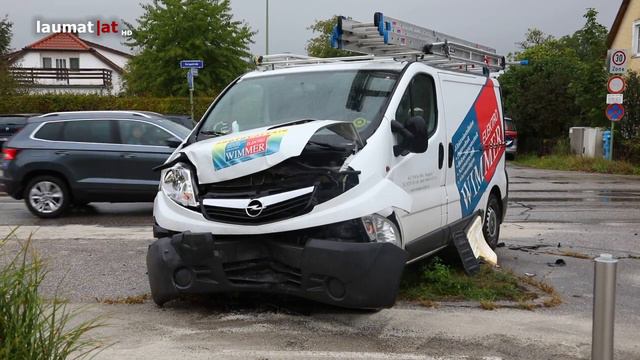 Verkehrsunfall zwischen PKW und Kleintransporter in Wels-Lichtenegg смотреть онлайн