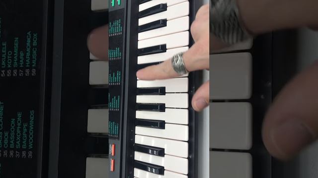 YAMAHA PSS-270 смотреть онлайн