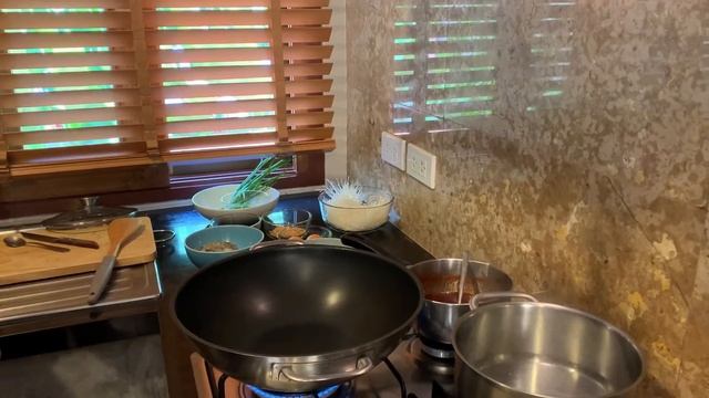 Как приготовить Пад Тай с креветками. Рецепты тайской кухни смотреть онлайн