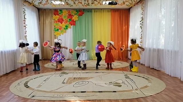 "Танец с зонтиками" старшая группа смотреть онлайн