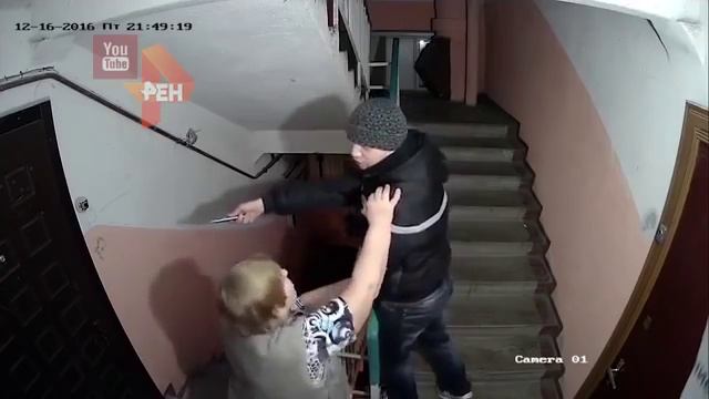 Соседи Ломают Видеокамеру в Подъезде Дома. Проблемные Соседи Беспредельщики. смотреть онлайн