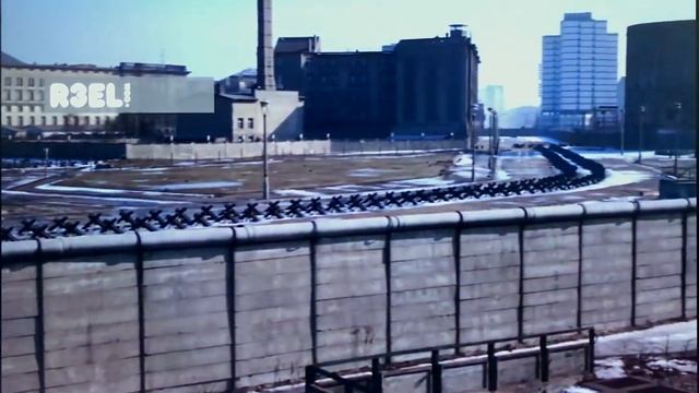 Berlin in 1969 [60FPS HD] Berlin Wall & the Death Strip, Brandenburg Gate in the 1960s смотреть онлайн