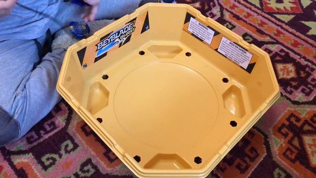 Игра в BEYBLADE смотреть онлайн
