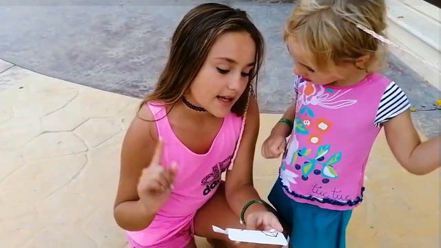 КУДА Мама СПРЯТАЛА Подарок? Where Mom HID The Gift? смотреть онлайн