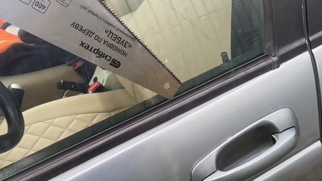 Как открыть Приору или десятку, если забыли ключи внутри машины смотреть онлайн