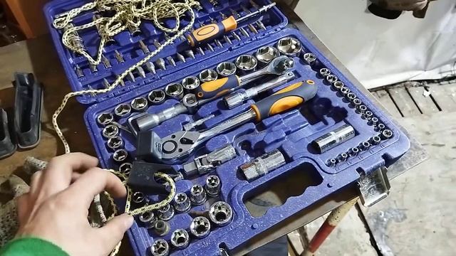 Как снять клемму АКБ на двигателе м57д30 БМВ е39 и как снять пластик клеммы смотреть онлайн