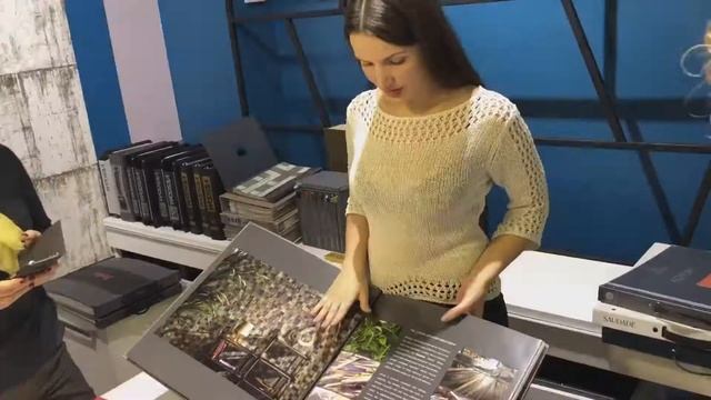 Школа дизайна интерьера АРТэврика. Лекция от компании SKOL о своевременных обоях. смотреть онлайн