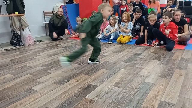 я танцую брейк-данс простите танцуй брейк-данс часть 2 смотреть онлайн