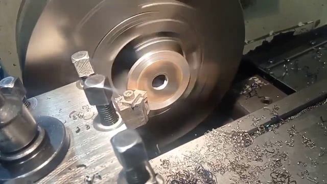 черновая обработка отогнутой державкой. смотреть онлайн