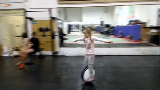 МОНОКОЛЕСО / УЧИМСЯ ЕЗДИТЬ / ДЕНЬ ВТОРОЙ смотреть онлайн