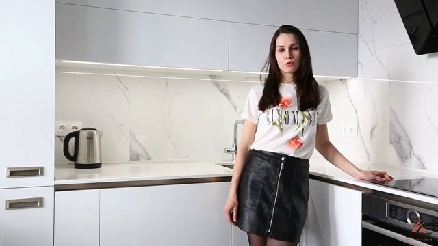 Угловая кухня из акрила под заказ. Видео отзыв о Мебельной Компании Эверест Дзержинского 127 смотреть онлайн